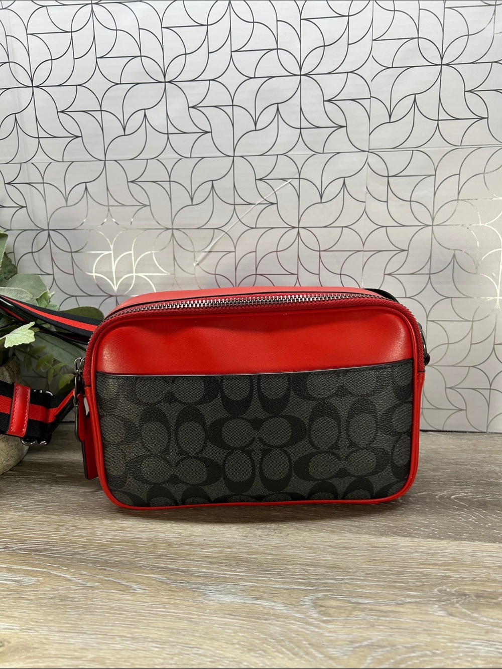 5770 NWOT Coach Black Signature Crossbody with Red Trim 245770 - Picture 2 of 16
